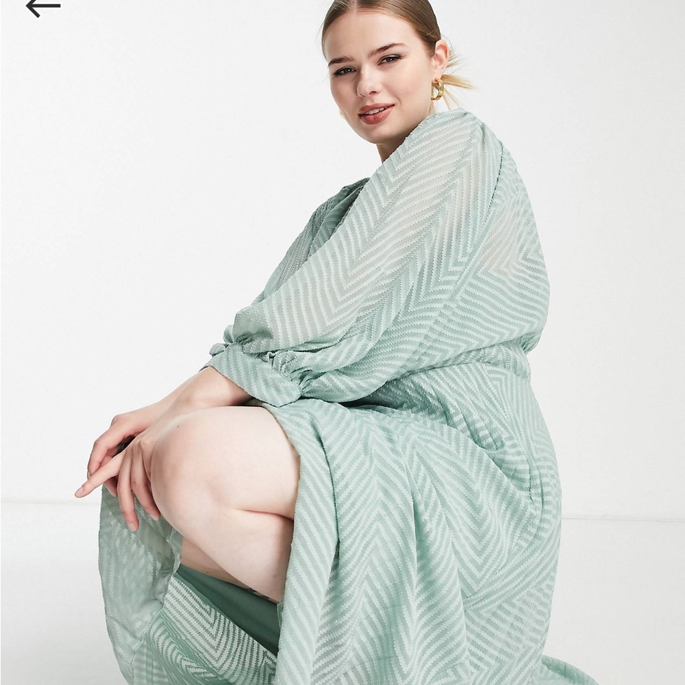ASOS DESIGN Curve pleated batwing midi dress in chevron texture in green size 16